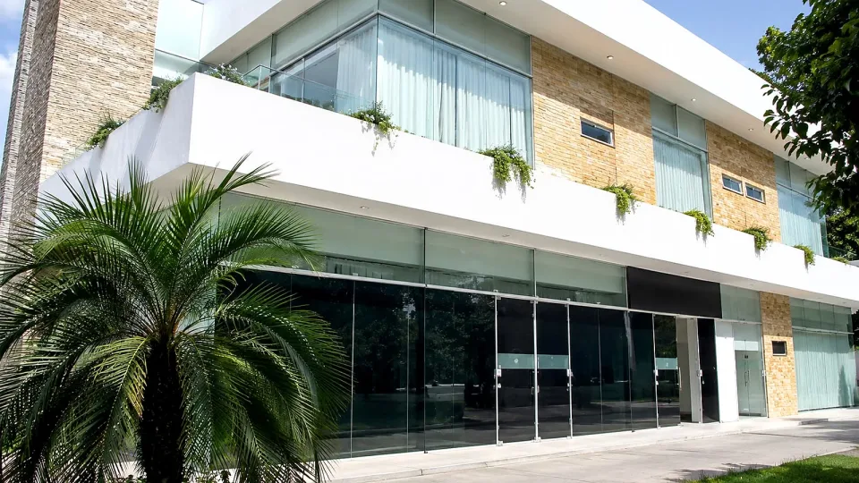 Gobierno denuncia a exautoridades de YPFB por presunto daño económico de casi Bs 17 millones en una “Casa Ejecutiva”