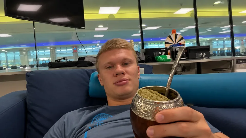 El curioso posteo de Haaland tomando mate: "Encantadora bebida" y la reacción de sus compañeros argentinos