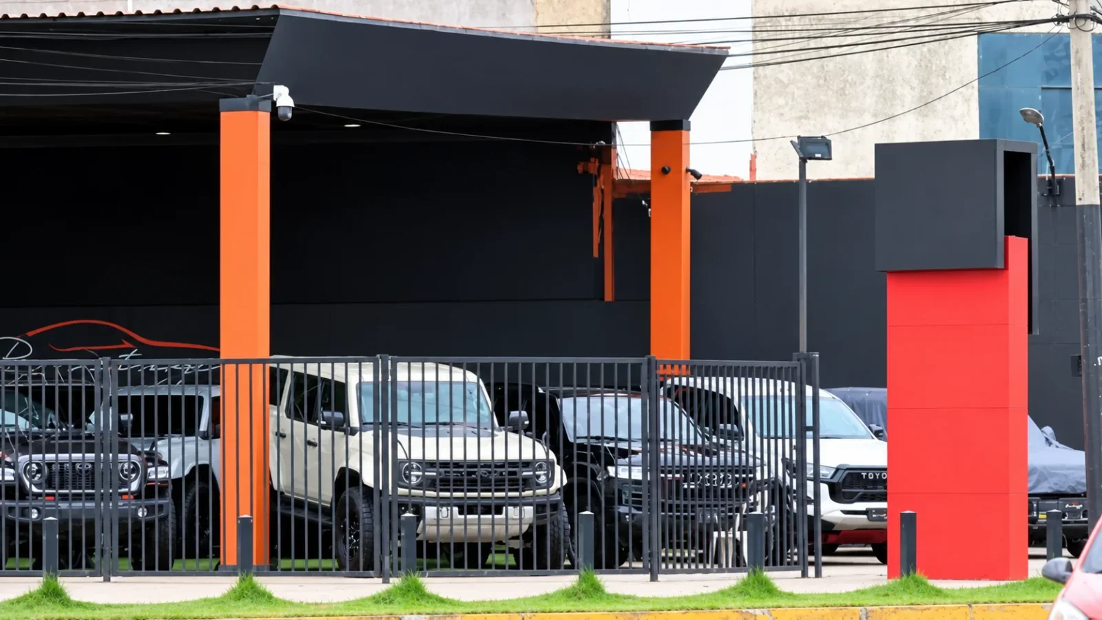 Caso Roma: Secuestran 43 vehículos de alta gama y Oviedo anuncia que los operativos continuarán