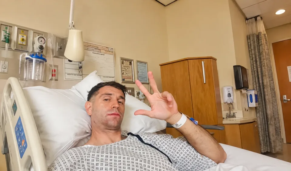 El esperanzador mensaje de Dibu Martínez después de ser operado por una fractura de maxilar