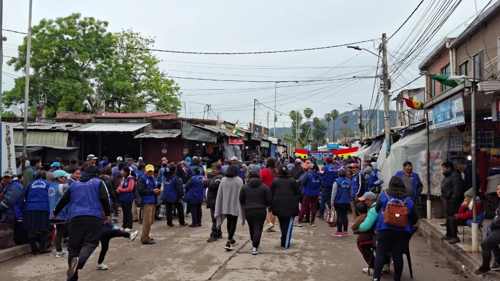 Bagalleros bloquean 24 horas el Puente Internacional y advierten que podrían endurecer la protesta
