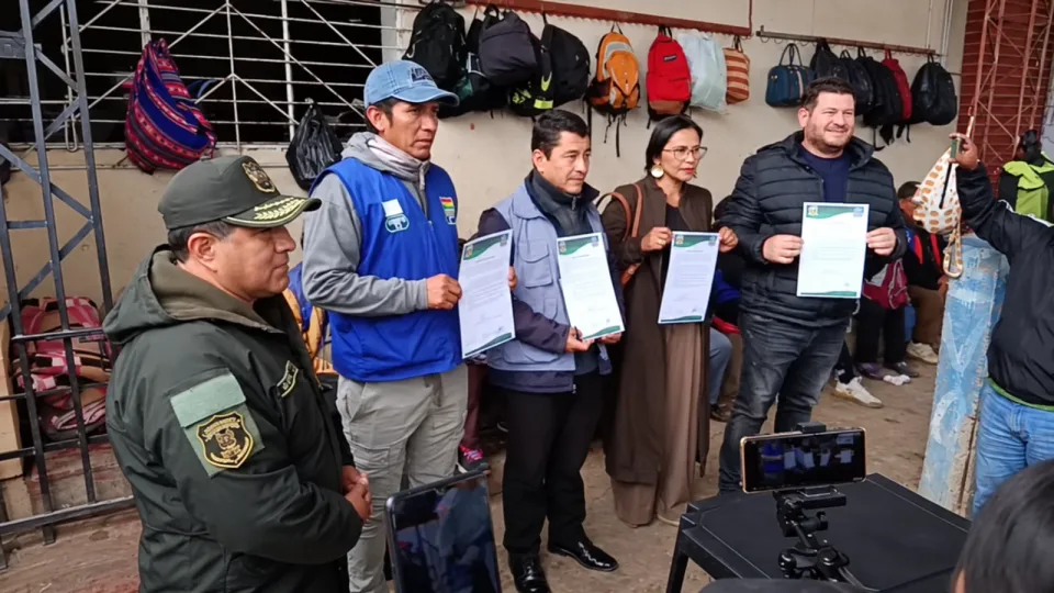 Bagalleros levantan bloqueo tras acuerdo de 15 días y autoridades anuncian gestiones para impulsar un puerto seco en Pocitos