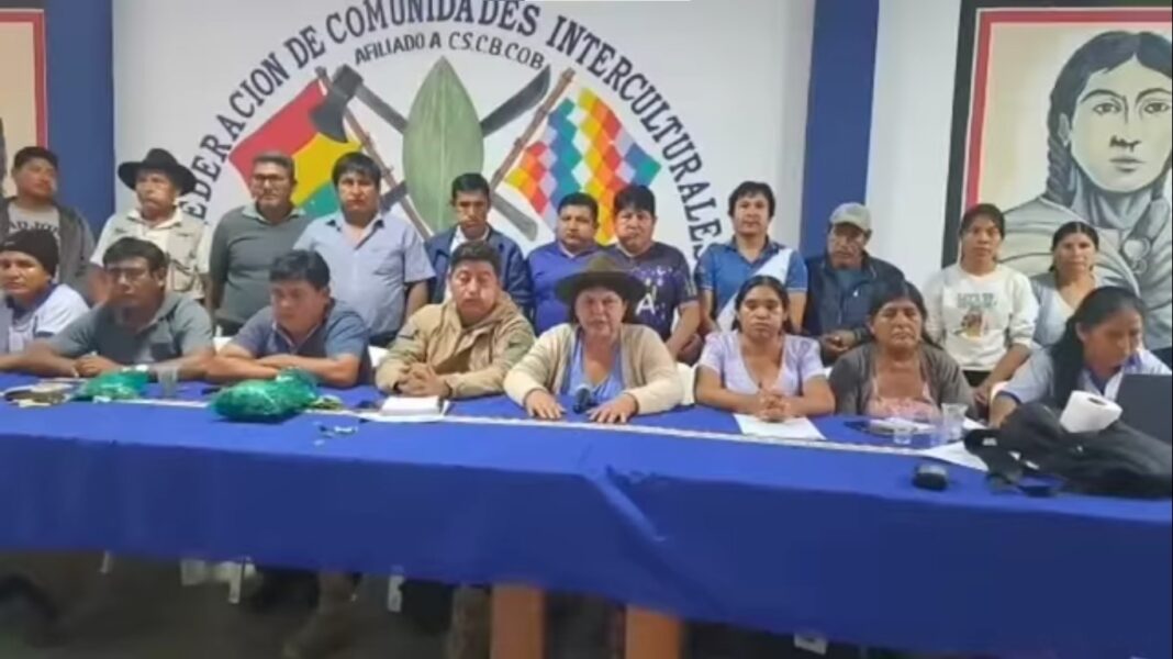 Dirigentes de las seis federaciones del trópico denuncian plan del Gobierno para intervenir con helicópteros y avionetas en la región.