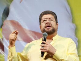 Samuel Doria Medina, en un mensaje al país, llama a resistir sin violencia y promete una solución económica en 100 días.