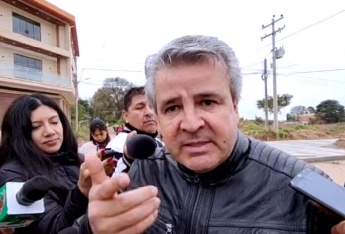 El alcalde de Yacuiba durante su descargo público, donde responsabilizó a otras instituciones por los principales problemas que afectan al municipio.