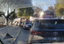 Transportistas denuncian cobros de hasta Bs 200 por espacios en filas en surtidores de Tarija